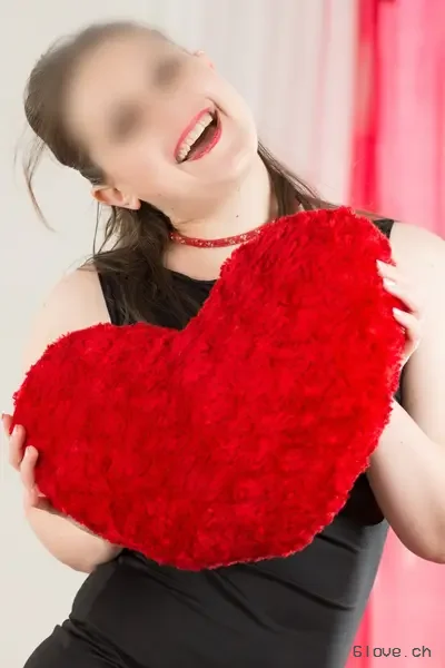 Kleines Girl mit voller Rubensfigur möchte Dich verwöhnen: GFE, Küssen, super BJ