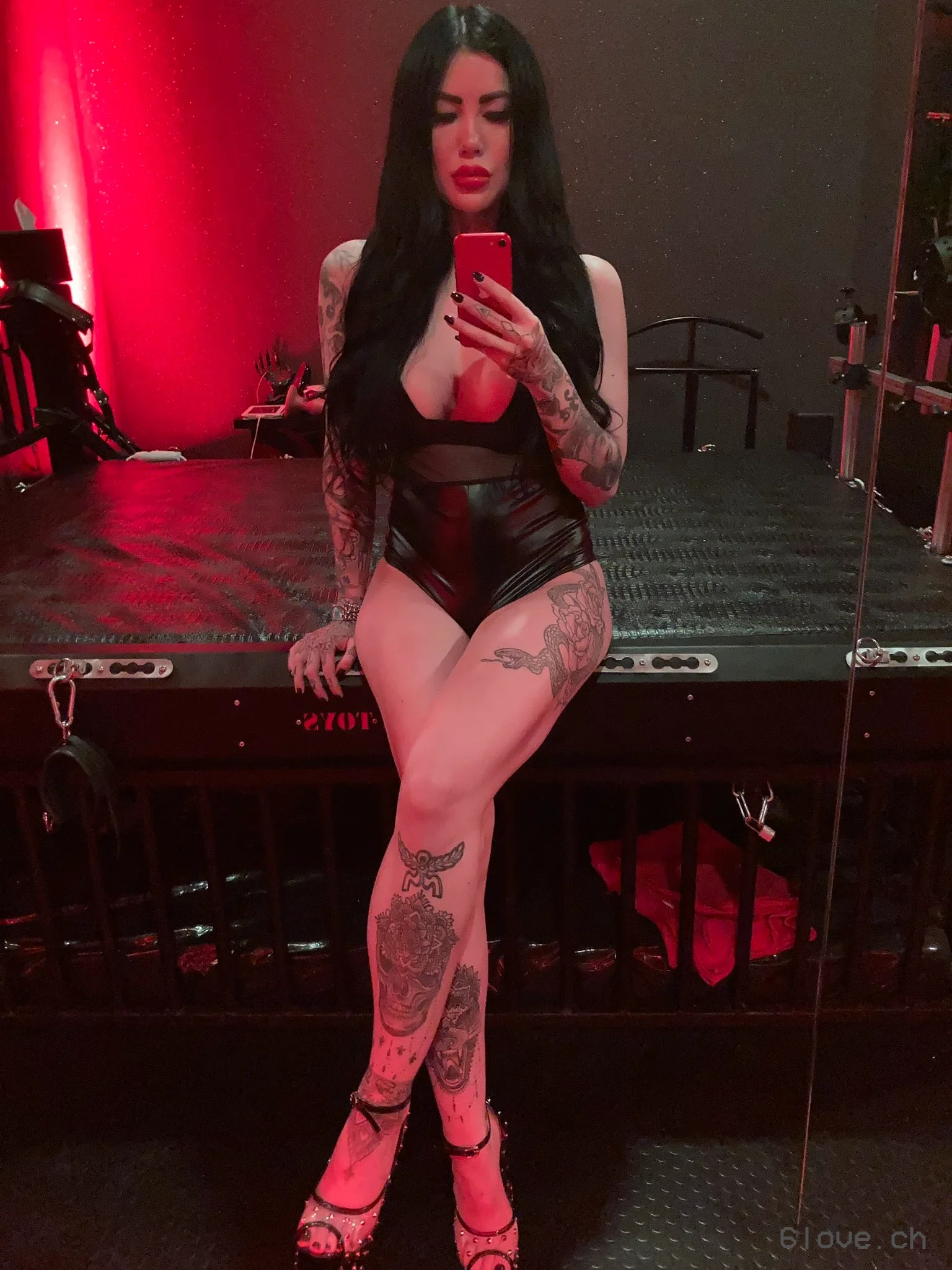 Berlin Homebase 🇩🇪 Now in 🇨🇭 BDSM Queen